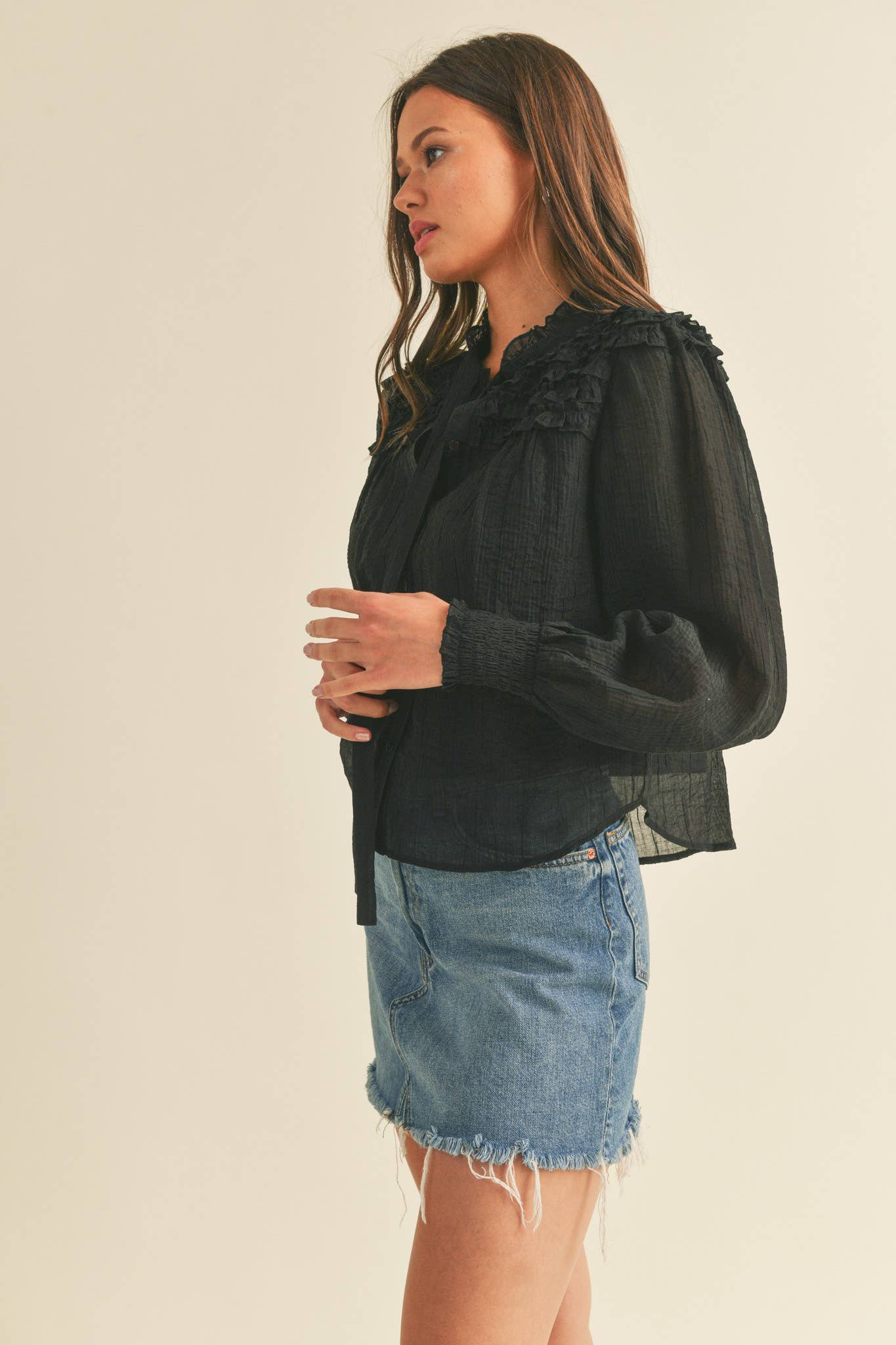 RUFFLE YOKE BALLOON SLEEVE TOP