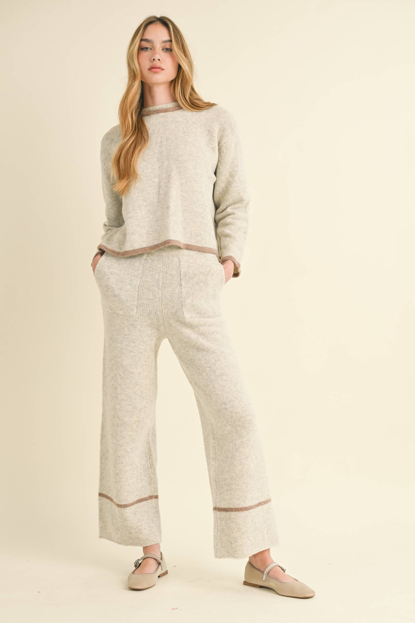 COLOR CONTRASTED DETAIL KNITTED PANTS