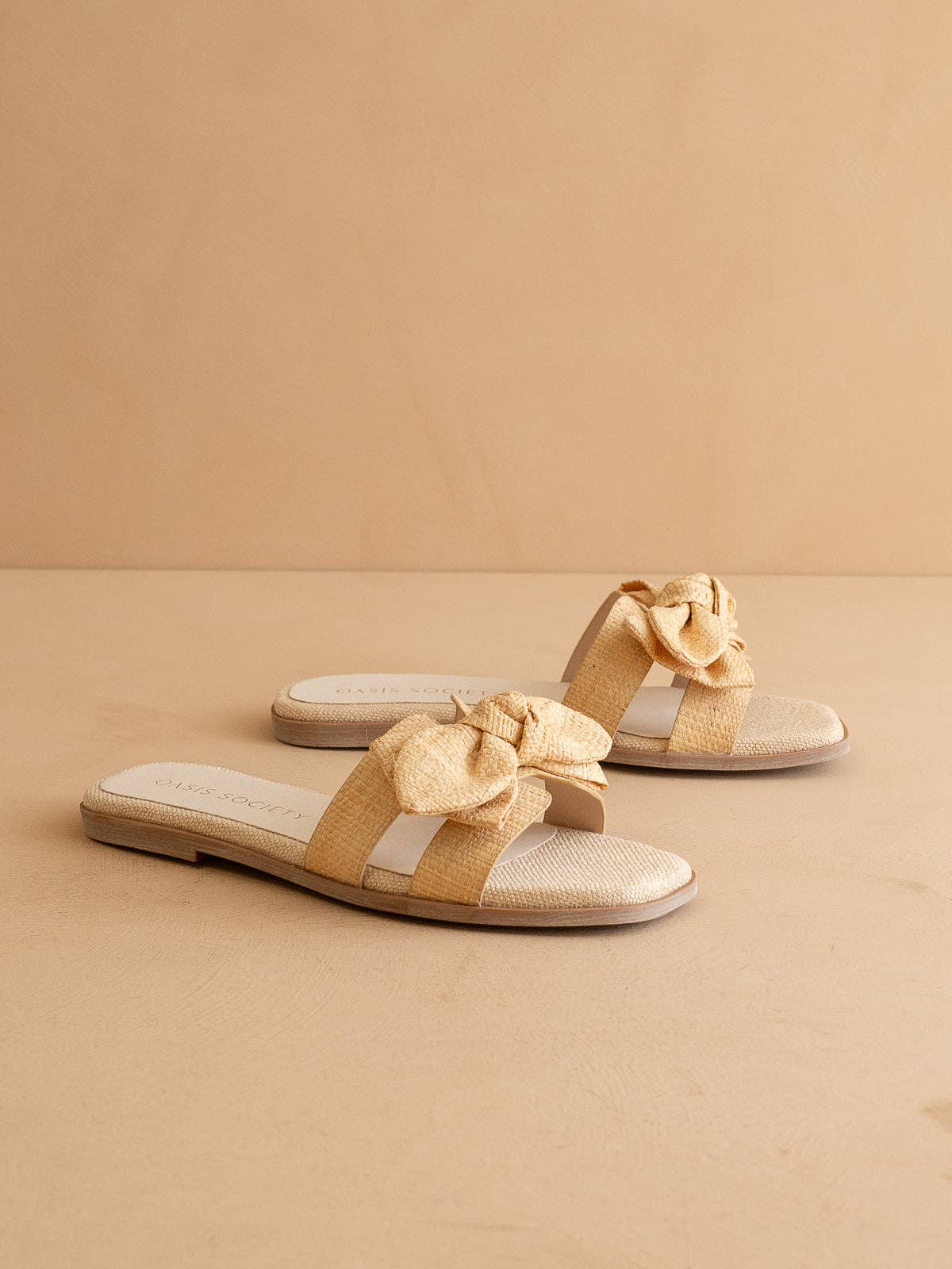 The Ginny Natural Textured Bow Slide